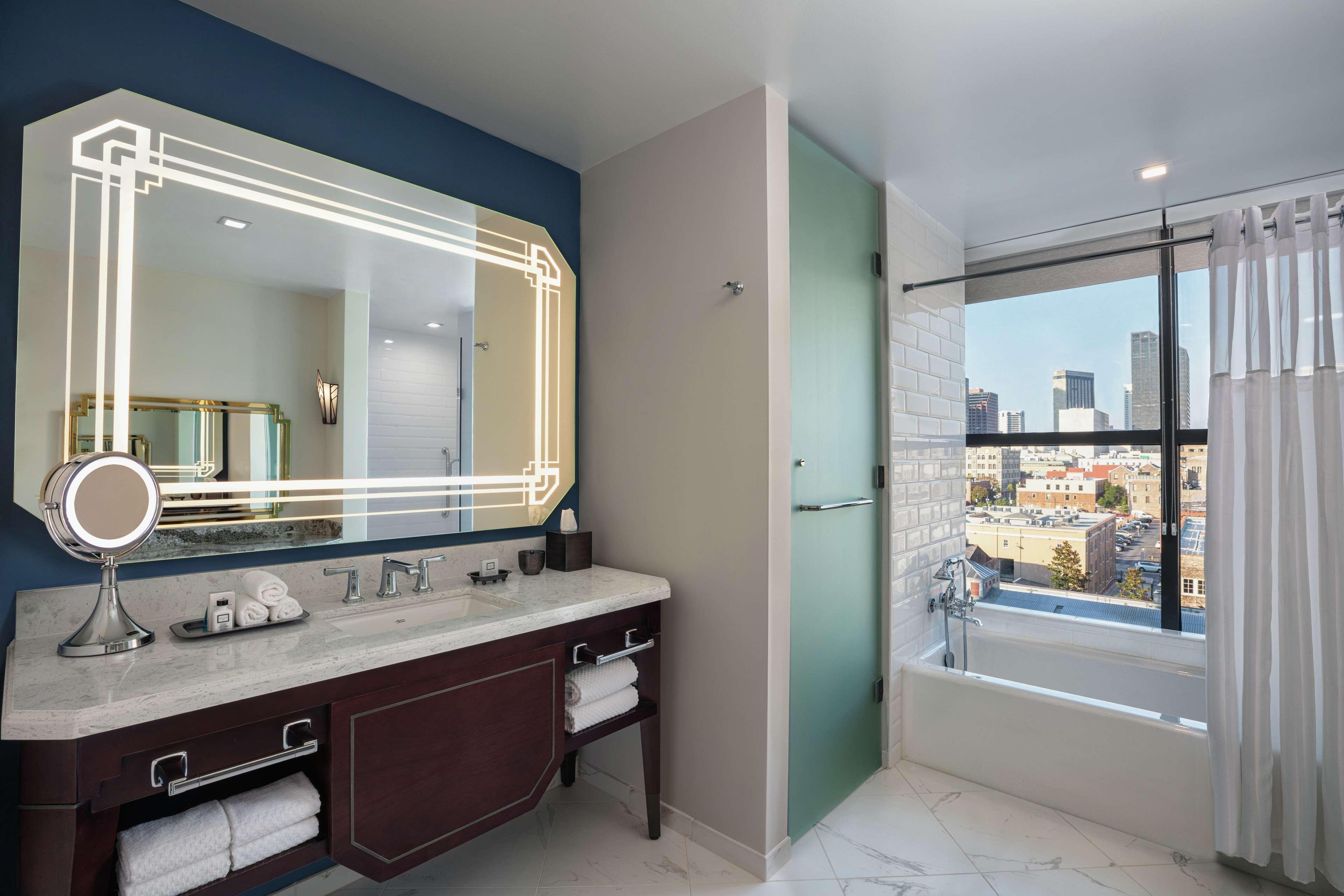The Higgins Hotel New Orleans, Curio Collection By Hilton Екстер'єр фото