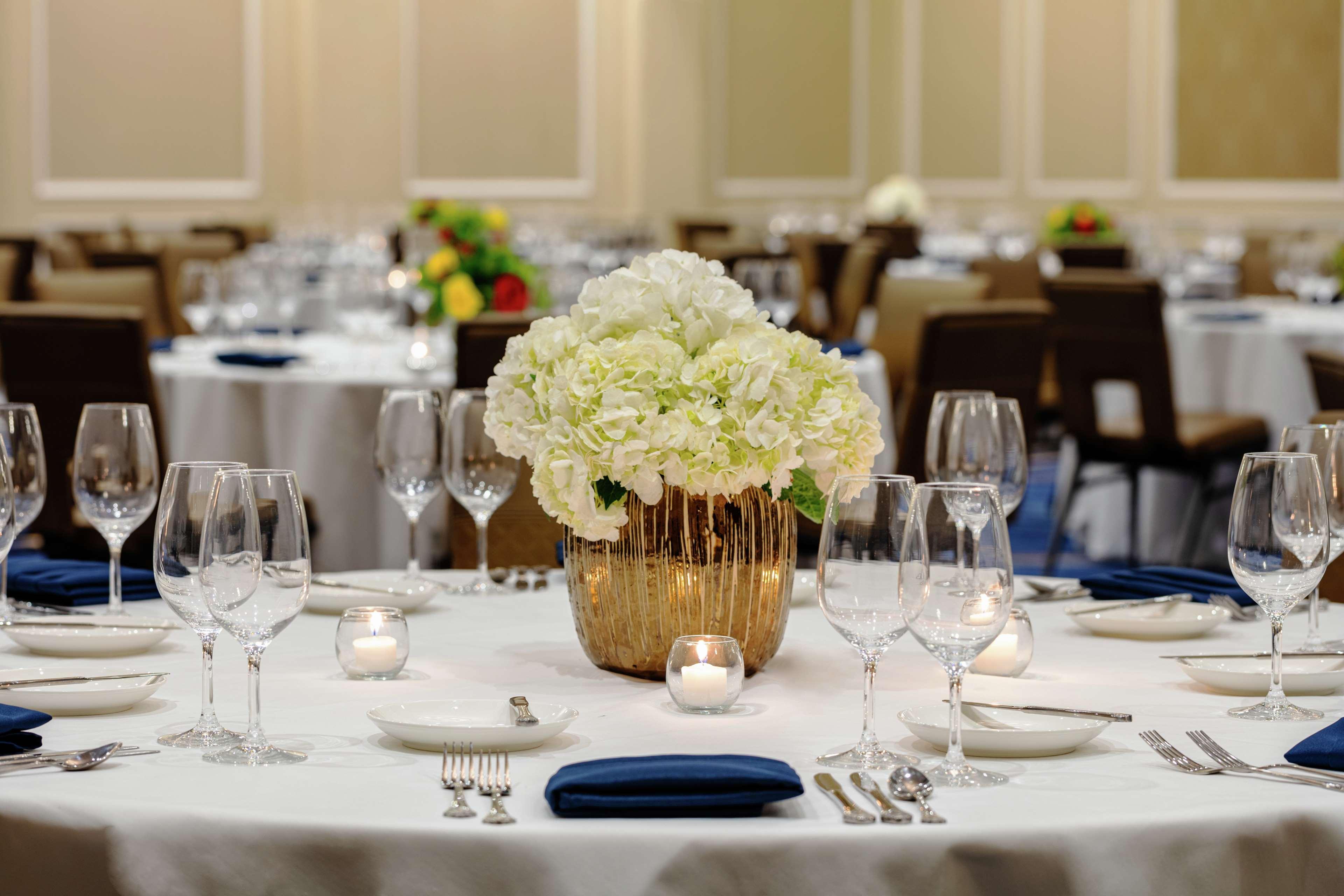 The Higgins Hotel New Orleans, Curio Collection By Hilton Екстер'єр фото