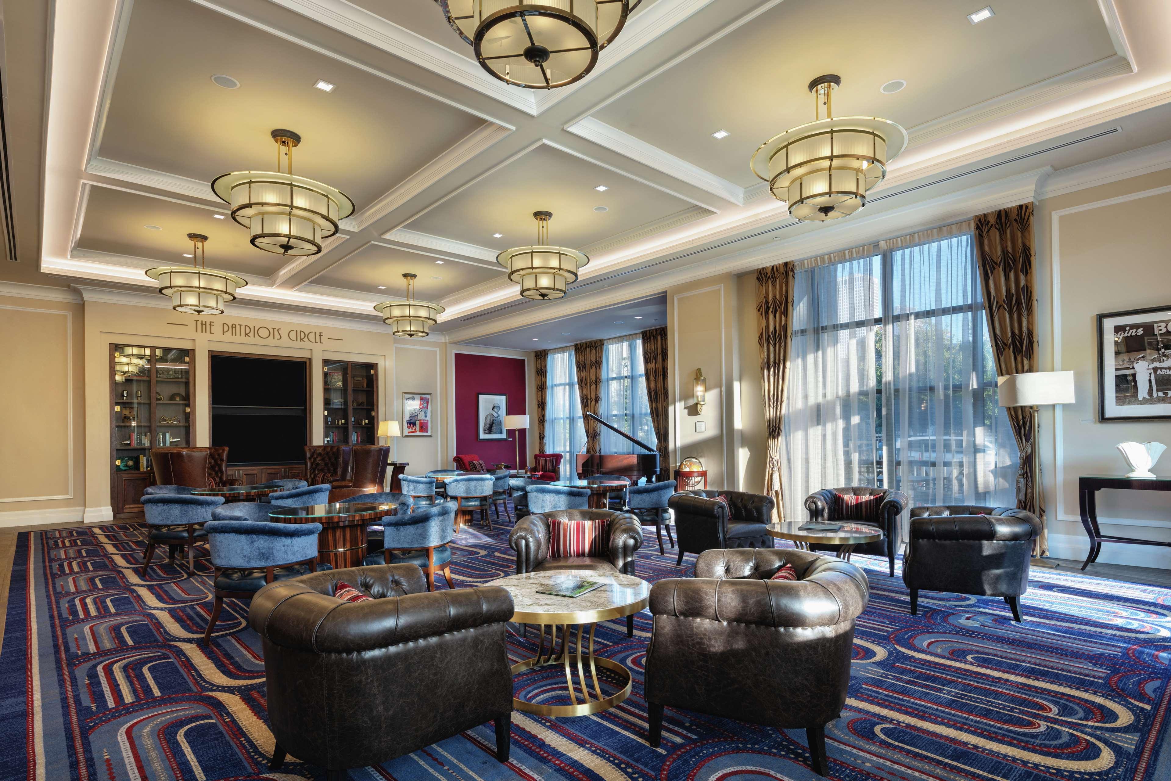 The Higgins Hotel New Orleans, Curio Collection By Hilton Екстер'єр фото