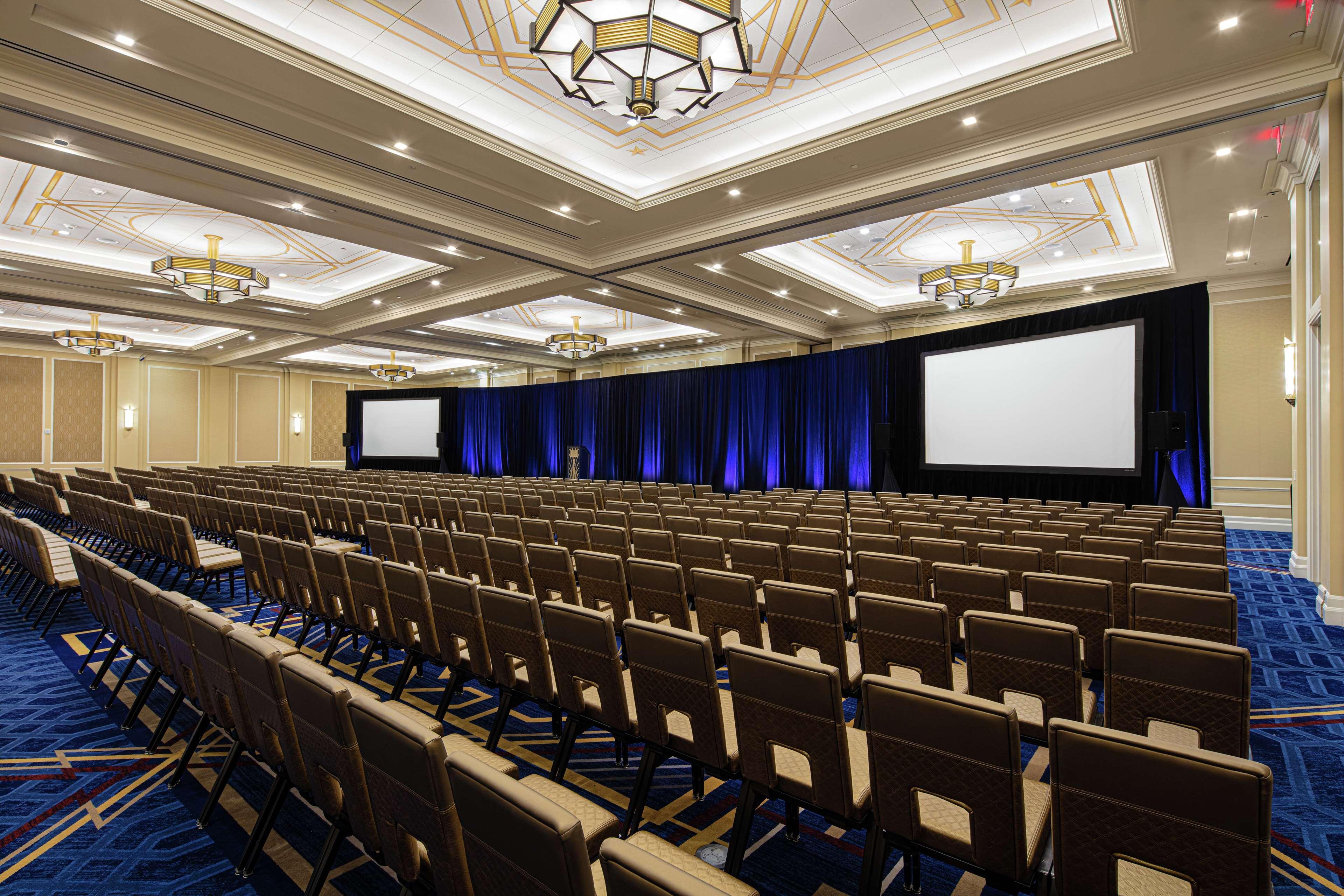 The Higgins Hotel New Orleans, Curio Collection By Hilton Екстер'єр фото