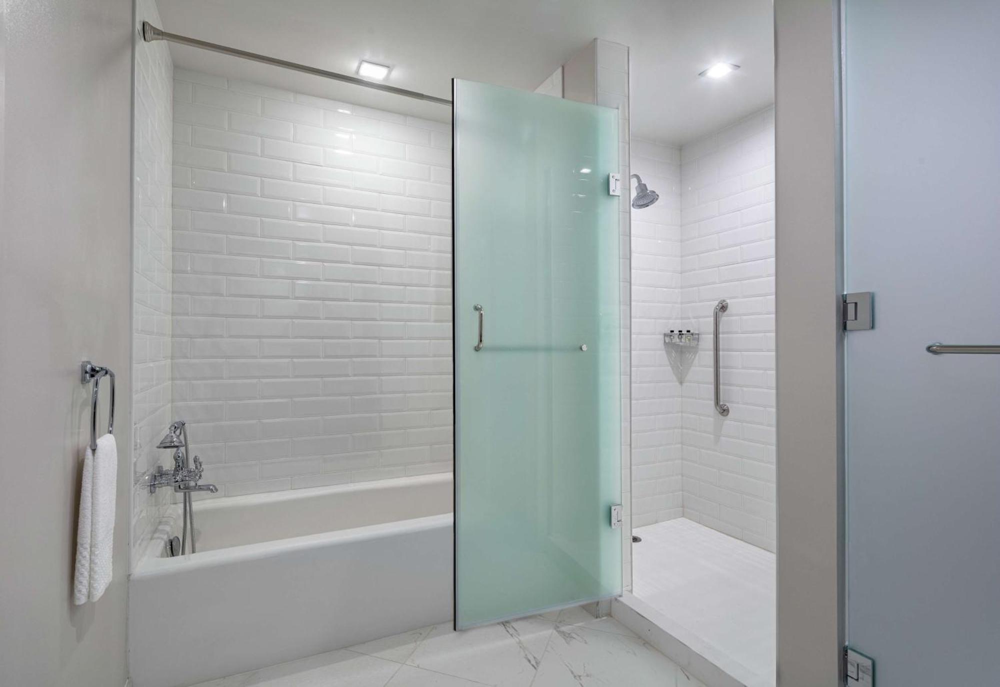 The Higgins Hotel New Orleans, Curio Collection By Hilton Екстер'єр фото