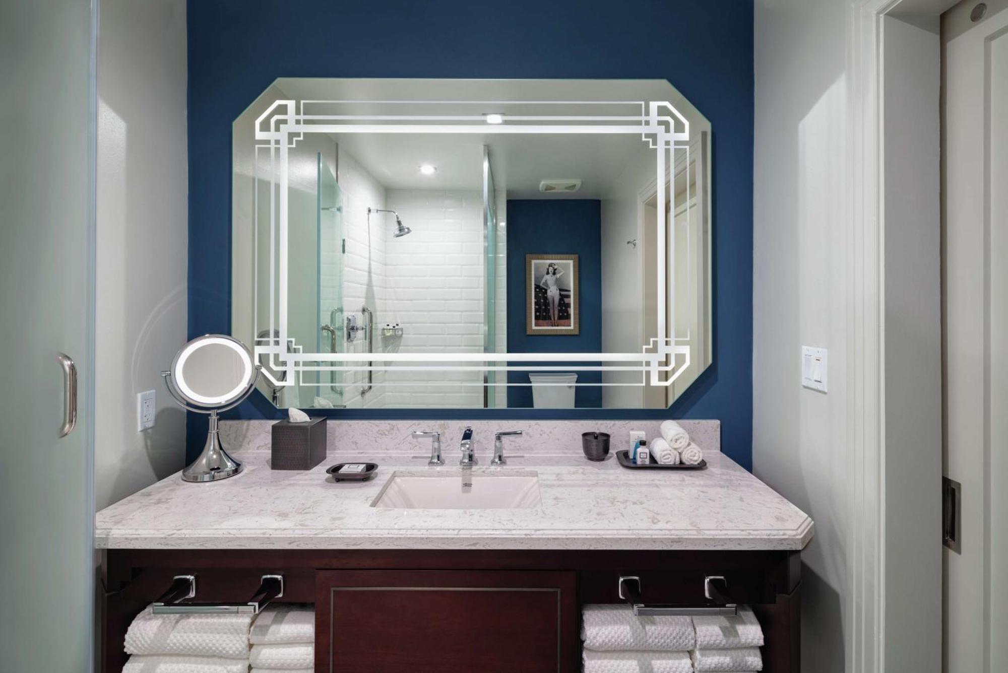 The Higgins Hotel New Orleans, Curio Collection By Hilton Екстер'єр фото