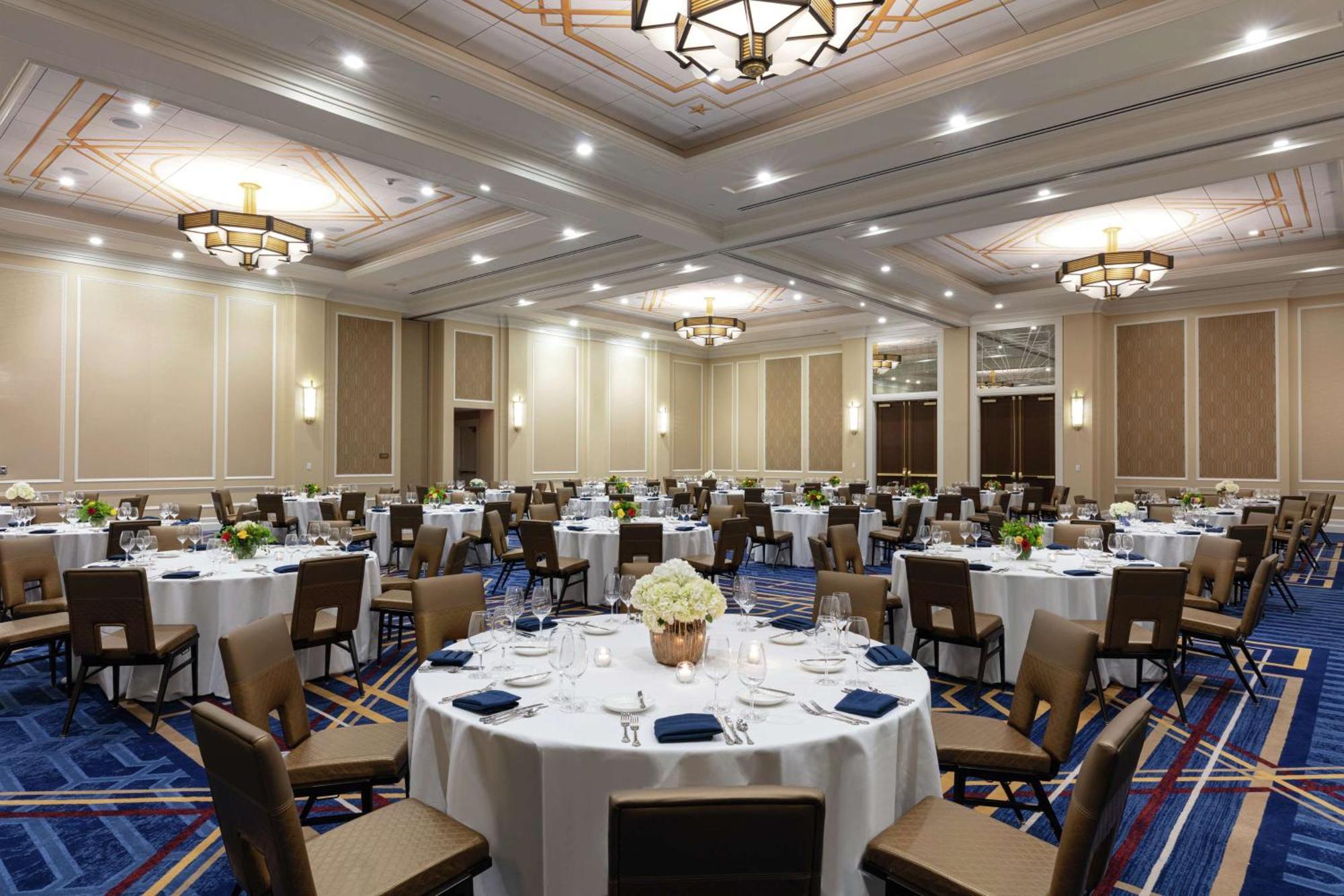 The Higgins Hotel New Orleans, Curio Collection By Hilton Екстер'єр фото