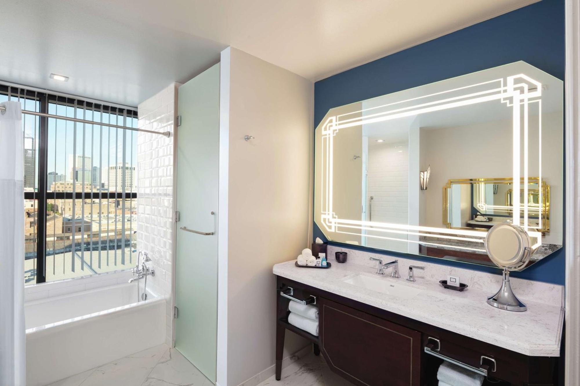 The Higgins Hotel New Orleans, Curio Collection By Hilton Екстер'єр фото