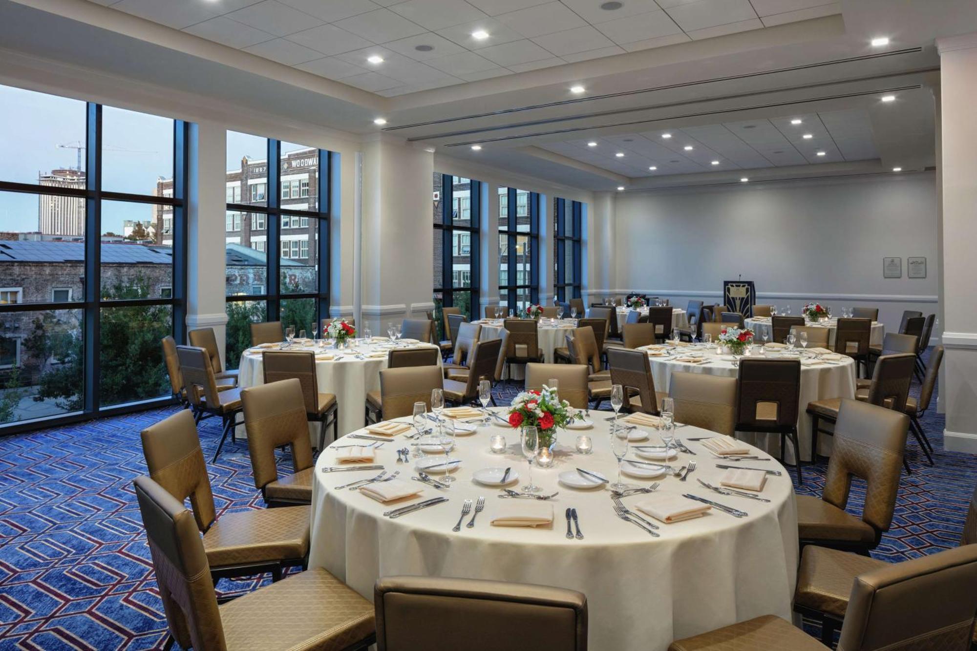 The Higgins Hotel New Orleans, Curio Collection By Hilton Екстер'єр фото